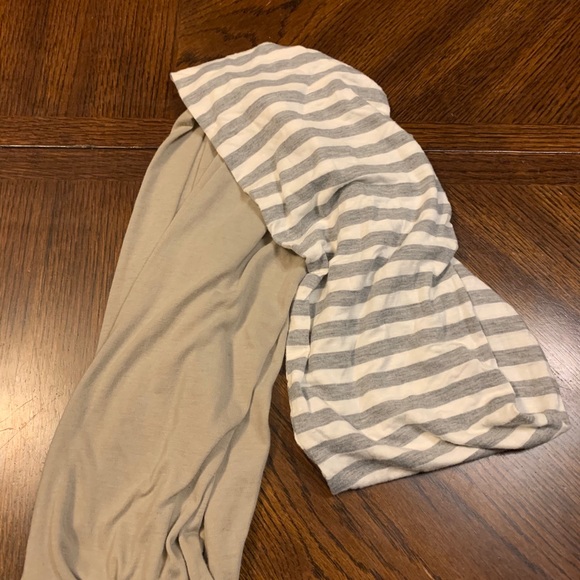 Woman’s scarf - Picture 3 of 5